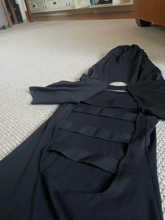 Black Short-Sleeve Back Cutouts Dress w/ Hood - Renee London Unique, Vintage - Picture 4 of 6